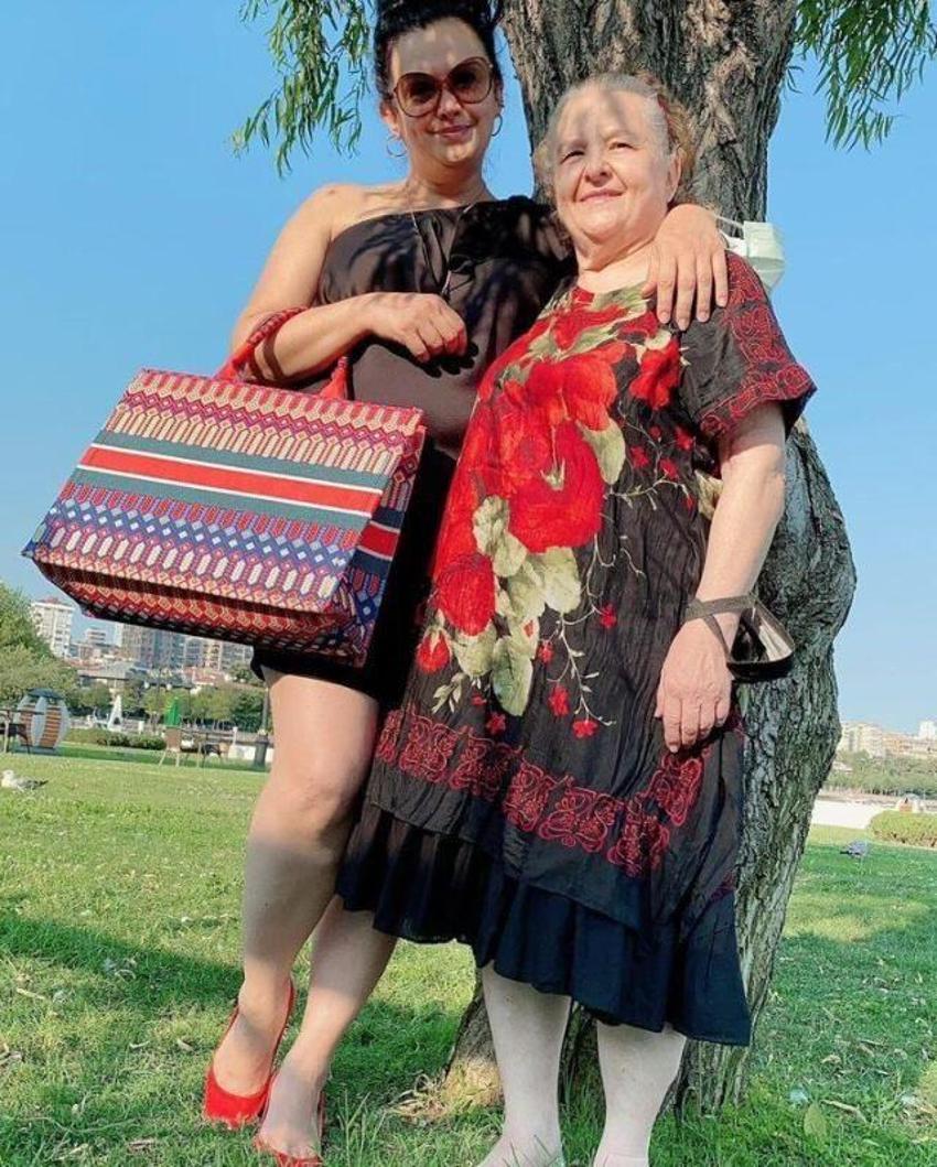 Esra Ceyhan'ın şaşırtan hali! Yıllar onu çok değiştirmiş!
