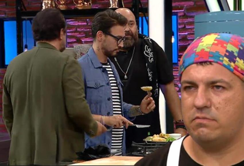 MasterChef'te geceye damga vuran talihsizlik! Tabağa sıçradı...