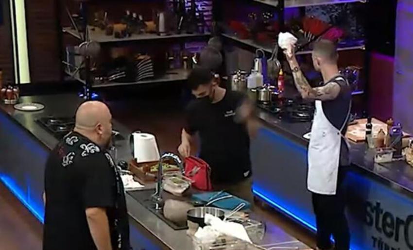 MasterChef'te geceye damga vuran talihsizlik! Tabağa sıçradı...