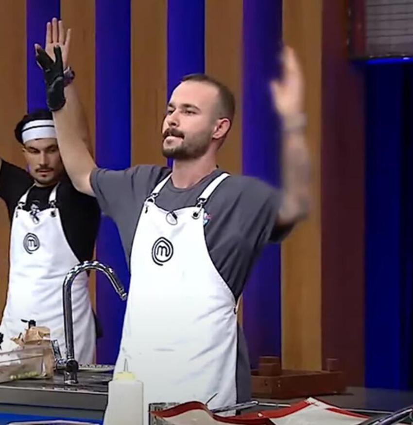 MasterChef'te geceye damga vuran talihsizlik! Tabağa sıçradı...