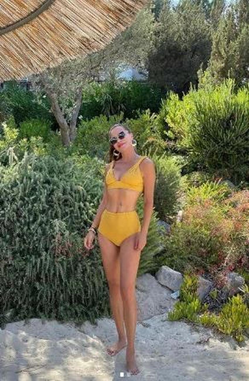 Ebru Şallı ve eşi Uğur Akkuş aşka geldi! Deniz yatağı üzerinde...