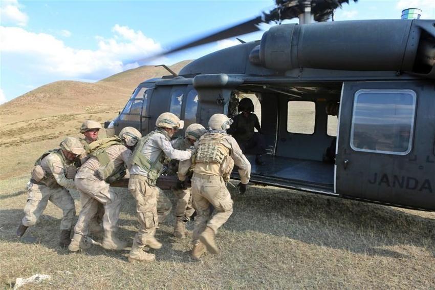Köylüler buldu, hemen askere haber verdi! Sikorsky ile götürüldü...