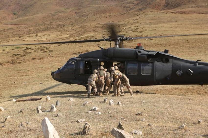 Köylüler buldu, hemen askere haber verdi! Sikorsky ile götürüldü...