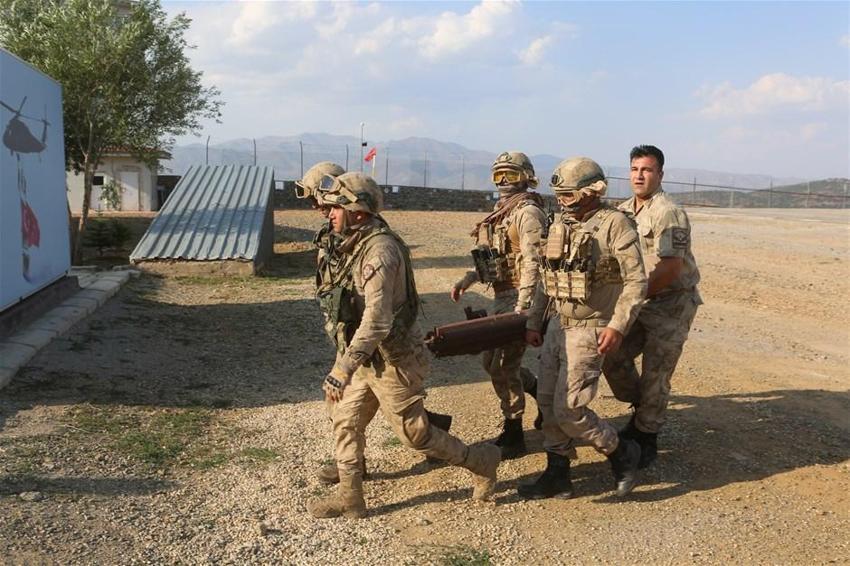 Köylüler buldu, hemen askere haber verdi! Sikorsky ile götürüldü...