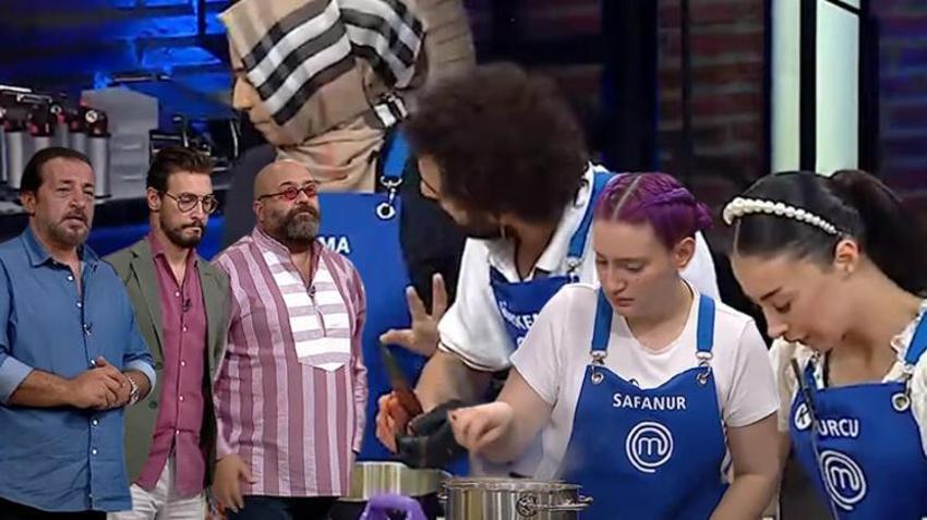 MasterChef'te şaşırtan durum! Mehmet Şef tencereyi aldı!