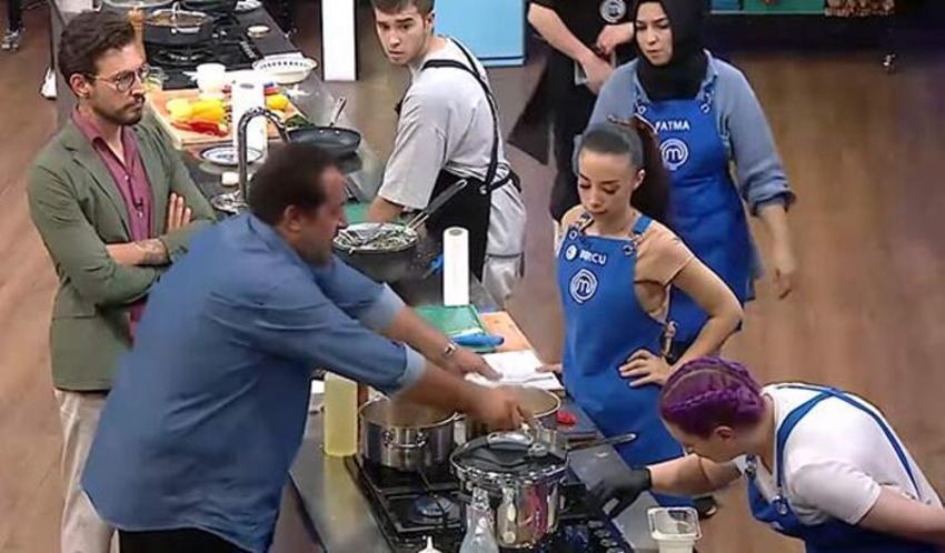 MasterChef'te şaşırtan durum! Mehmet Şef tencereyi aldı!