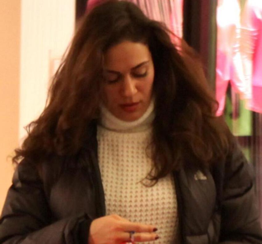 Özge Borak ve sevgilisi el ele görüntülendi