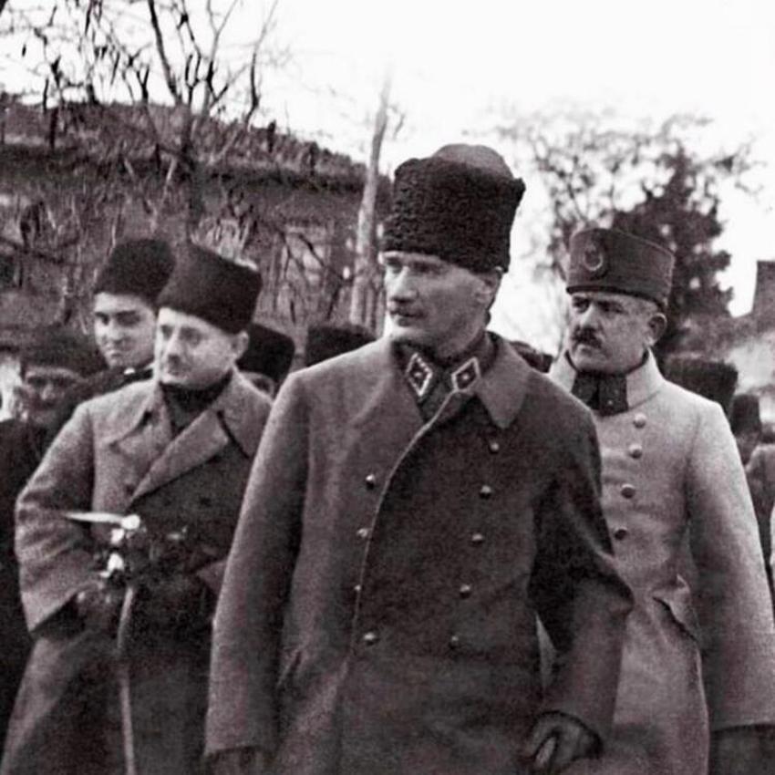 Ünlü isimlerden 30 Ağustos Zafer Bayramı paylaşımları