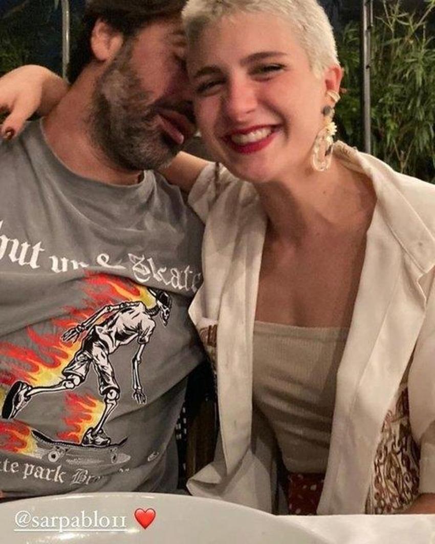 Naz Çağla Irmak ile Sarp Levendoğlu'ndan aşk pozu!