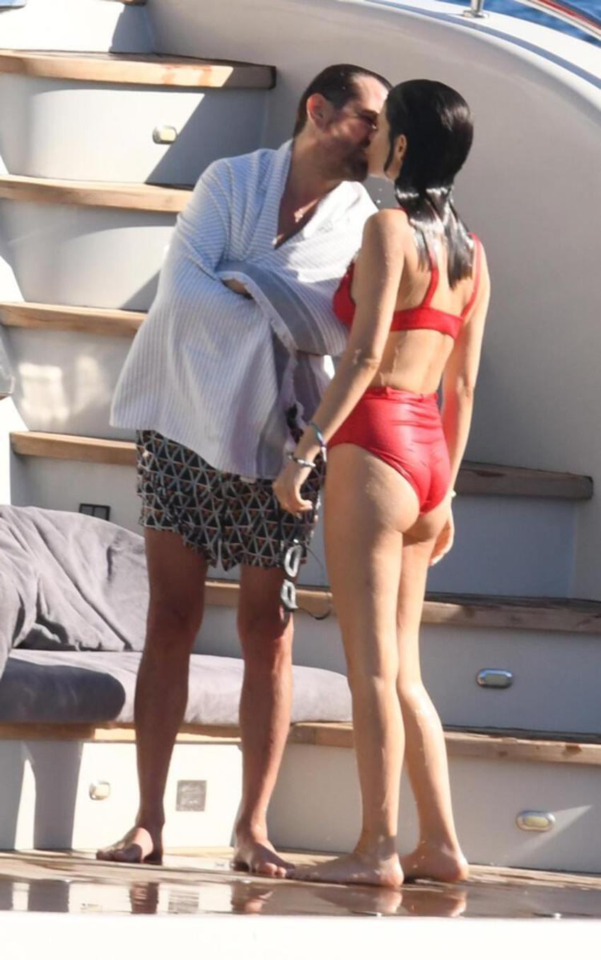 Kenan Doğulu ve Beren Saat'in aşk tatili!