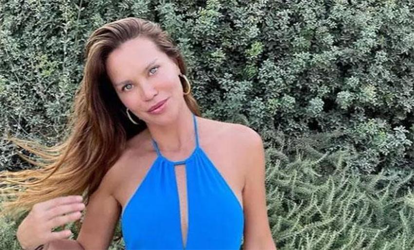 Ebru Şallı'dan ayna karşısında 'iyi geceler' pozu