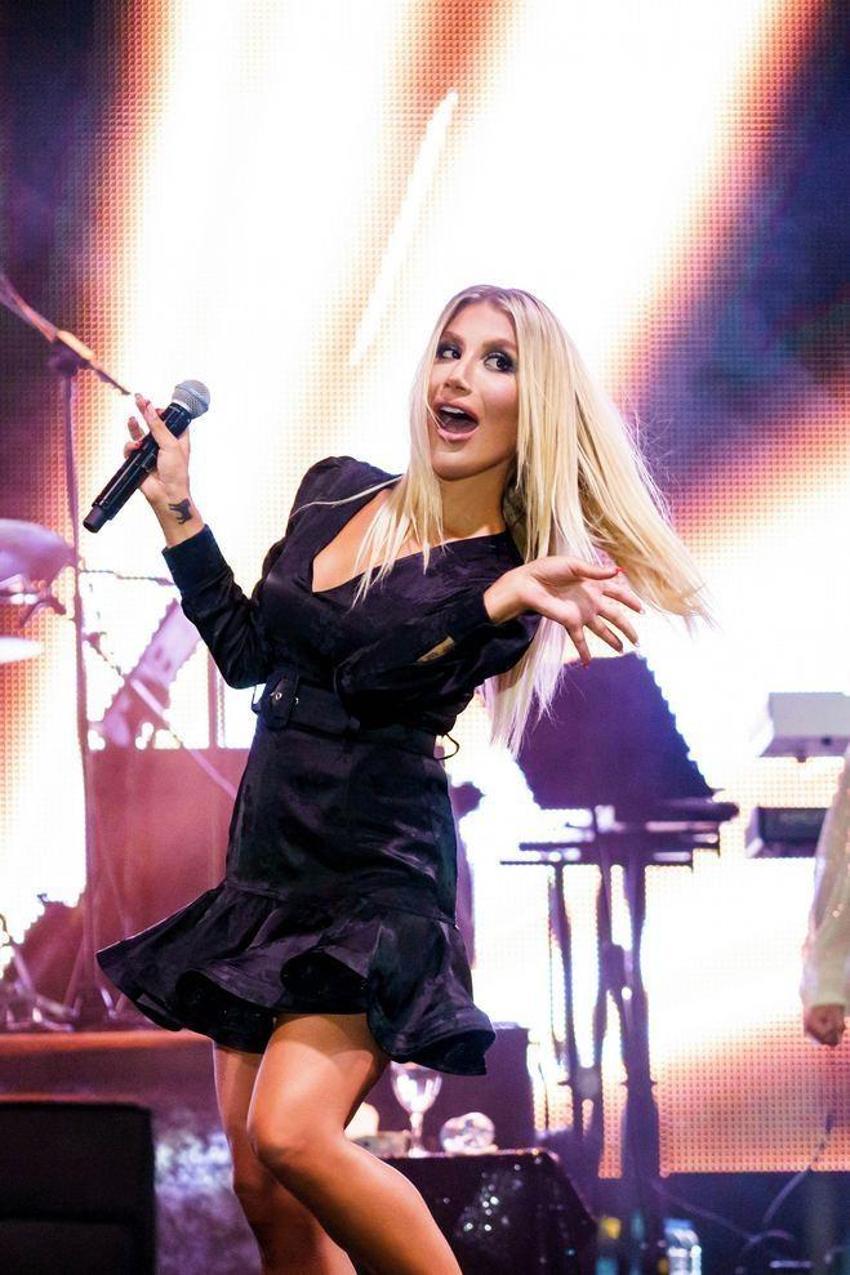 'Suratıma tükürün' demişti! İrem Derici sahne için..