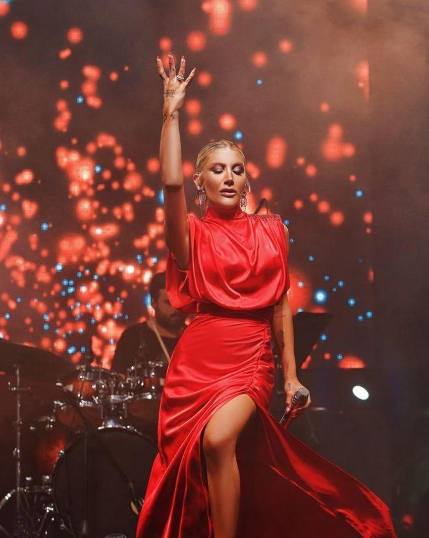 'Suratıma tükürün' demişti! İrem Derici sahne için..