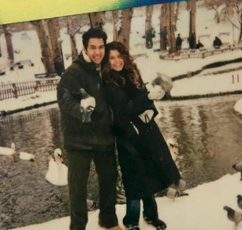 Beren Saat'in ilk aşkı Efe'nin kardeşi evlendi! Kenan Doğulu şarkı söyledi