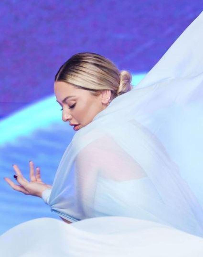 Saplantılı hayranı Hadise'yi gözetlerken yakalandı!