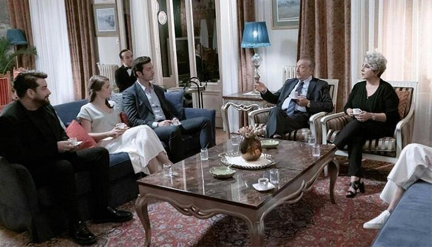 Camdaki Kız'da olay sahne! Yatak odasını dürbünle izledi