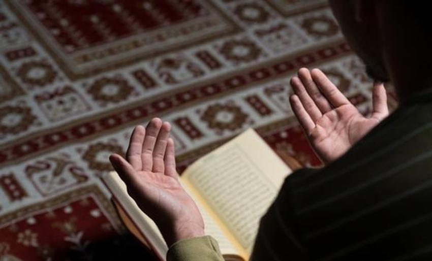 Cuma namazı saati kaçta bitiyor (ezan vakti), İstanbul İzmir Ankara ve diğer illerde cuma namazı saati kaçta okunuyor? 10 Mart ezan cuma saati ve cuma saati okunacak dualar!