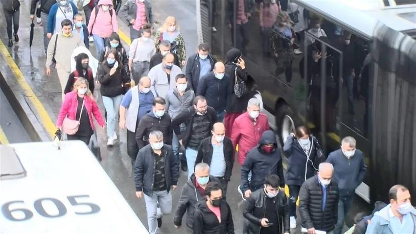 Hafta içi hafta sonu sokağa çıkma yasaklarıyla ilgili son dakika açıklaması! Resmen değişti, kötü haber geldi, birçok ilde...