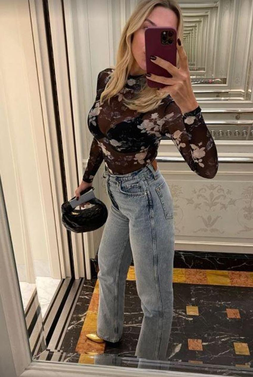 Hadise transparan kıyafeti ve dekoltesiyle gündem oldu!