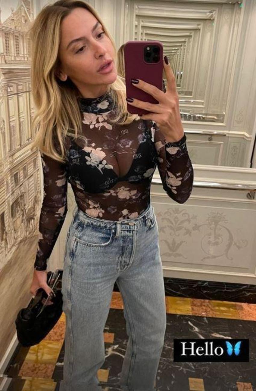 Hadise transparan kıyafeti ve dekoltesiyle gündem oldu!