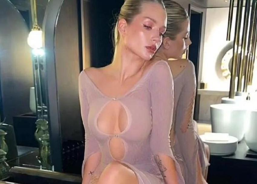 Lottie Moss, ayna karşısında verdiği pozla nefes kesti