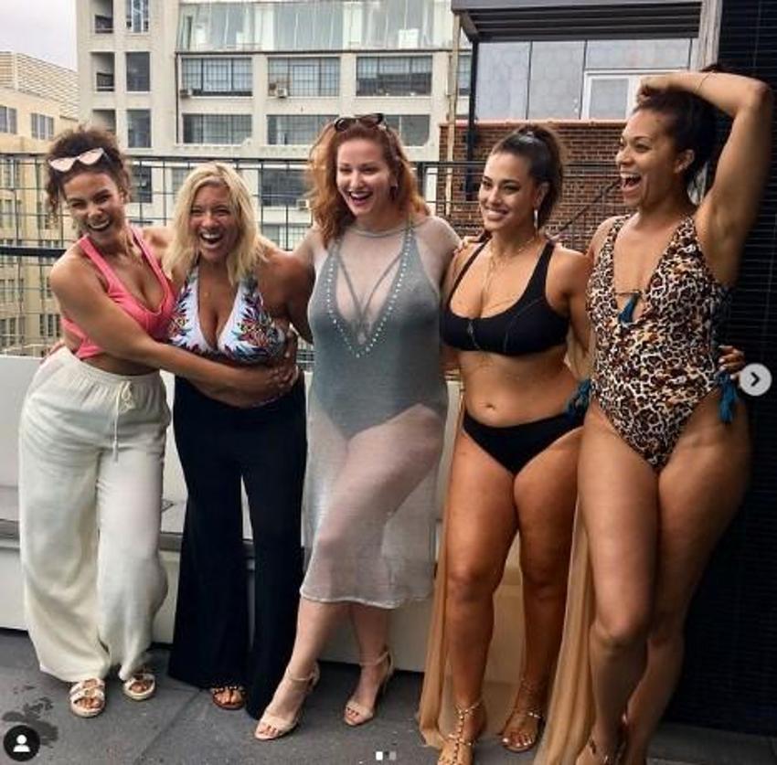 Ashley Graham'ın annesi Linda Graham'ın pozları da çok cesur!