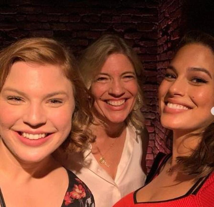 Ashley Graham'ın annesi Linda Graham'ın pozları da çok cesur!