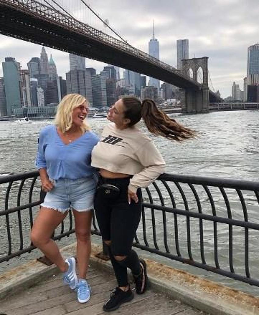 Ashley Graham'ın annesi Linda Graham'ın pozları da çok cesur!