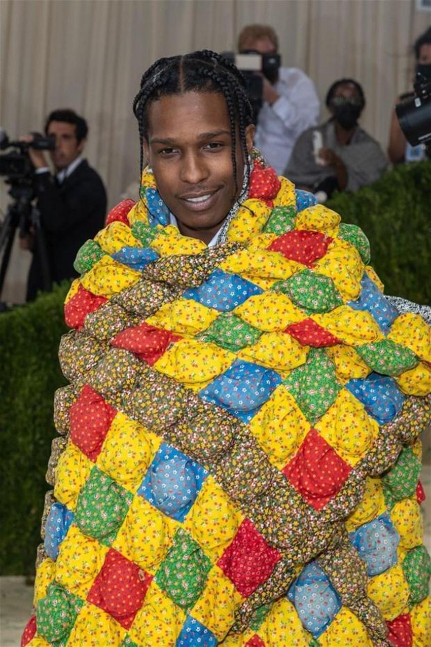 ASAP Rocky'nin giydiği yorganın sırrı ortaya çıktı!