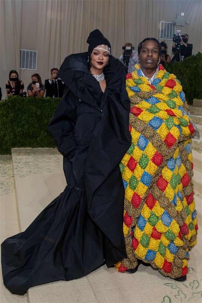 ASAP Rocky'nin giydiği yorganın sırrı ortaya çıktı!