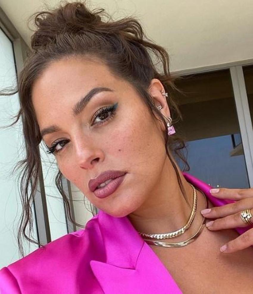 Ashley Graham'dan olay paylaşım! 'Koşarken göğüslerim yüzüme çarpmıyor'
