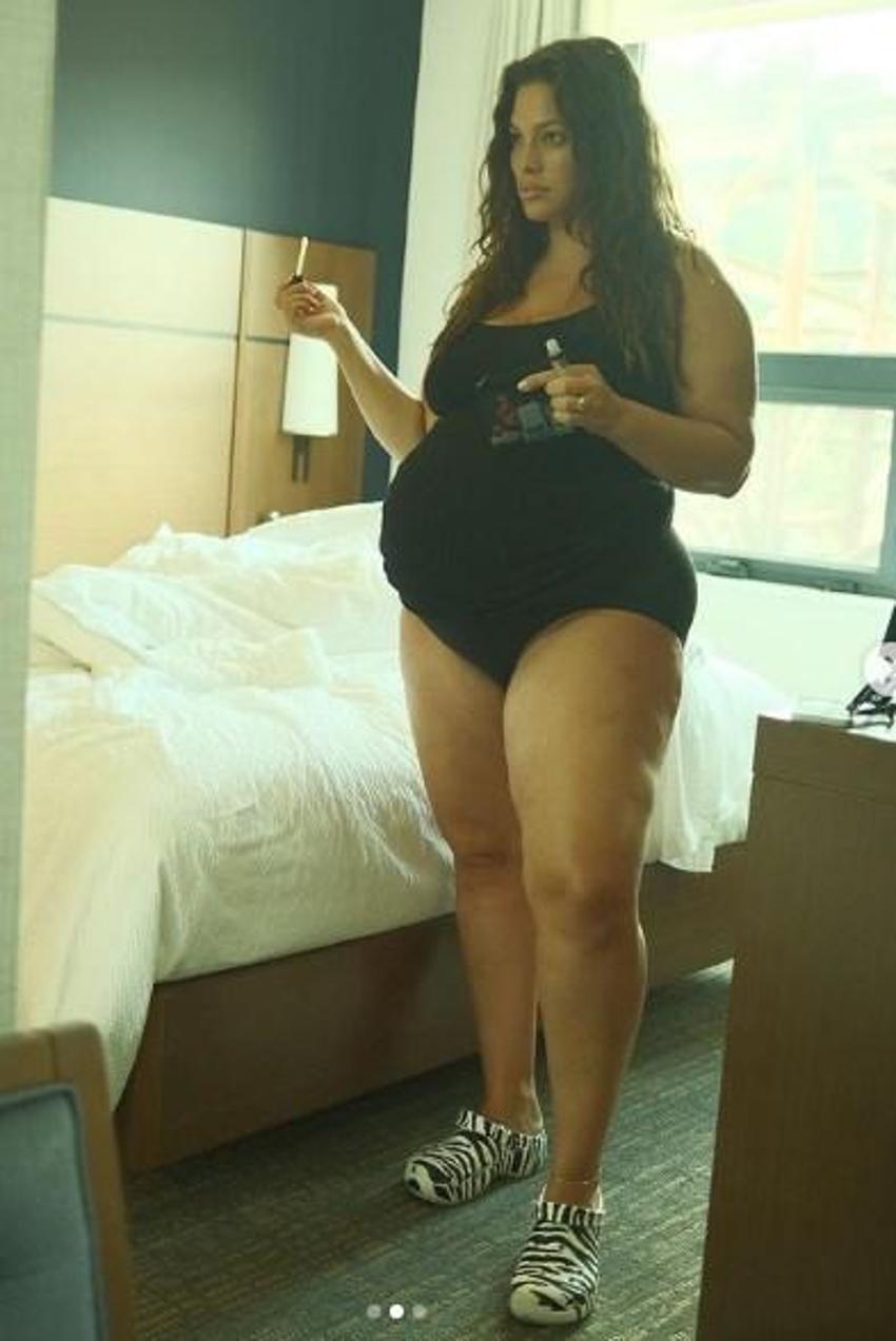 Ashley Graham'dan olay paylaşım! 'Koşarken göğüslerim yüzüme çarpmıyor'