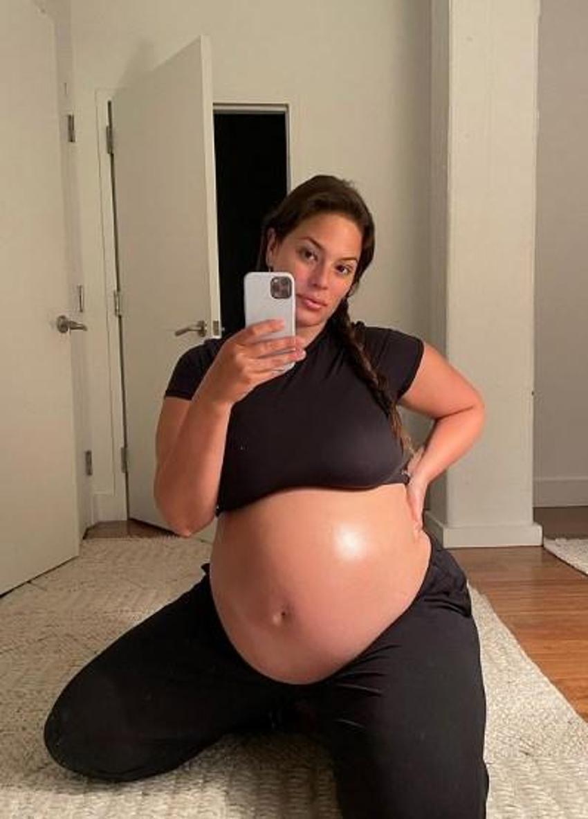 Ashley Graham'dan olay paylaşım! 'Koşarken göğüslerim yüzüme çarpmıyor'