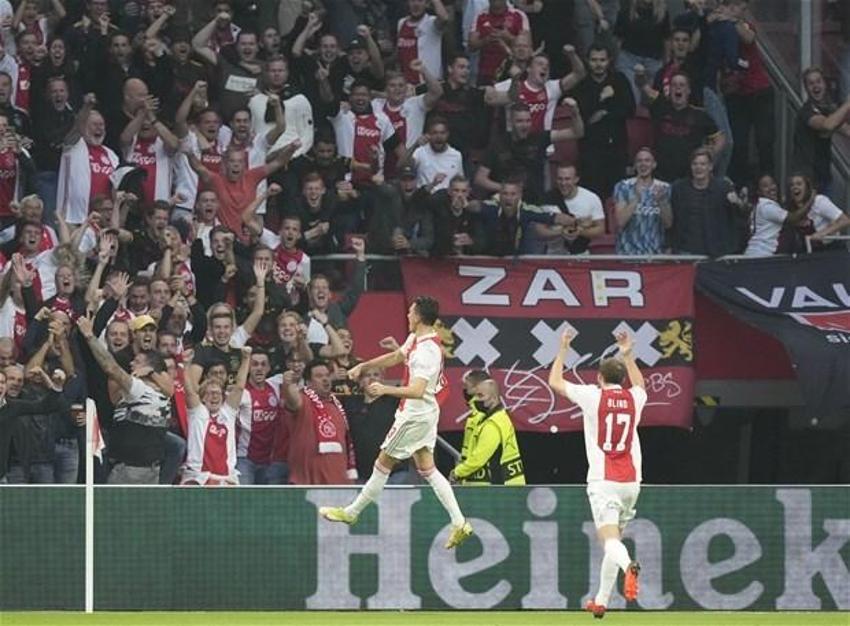 Bütün scoutlar Johan Cruff'taydı! Ajax-Beşiktaş maçında Sergen Yalçın'ın iki yıldızına hayran kaldılar