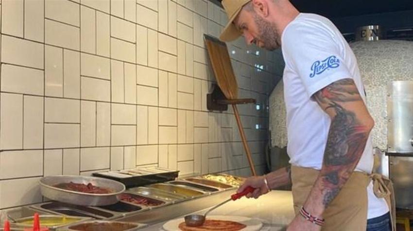 Milli atlet Ramil Guliyev pizza dükkanı açtı, tezgaha geçti!