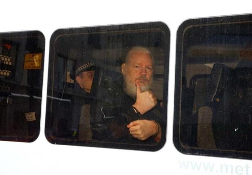 CIA'in skandal planı deşifre oldu! Rusya'nın Assange'ı kaçırmasına karşı Londra'da sokaklarında çatışma...