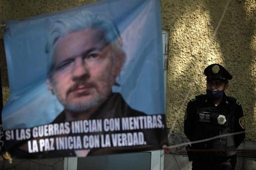 CIA'in skandal planı deşifre oldu! Rusya'nın Assange'ı kaçırmasına karşı Londra'da sokaklarında çatışma...