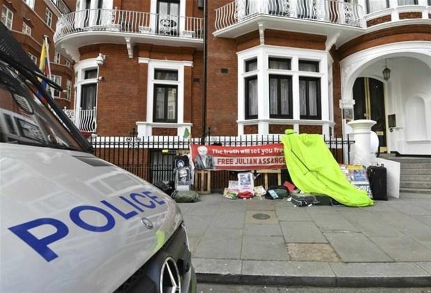 CIA'in skandal planı deşifre oldu! Rusya'nın Assange'ı kaçırmasına karşı Londra'da sokaklarında çatışma...