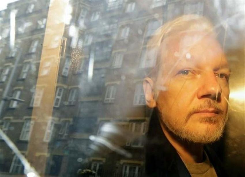 CIA'in skandal planı deşifre oldu! Rusya'nın Assange'ı kaçırmasına karşı Londra'da sokaklarında çatışma...