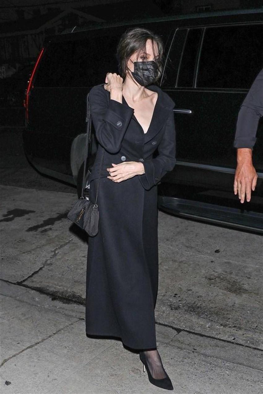 Angelina Jolie ile The Weeknd akşam yemeğinde!
