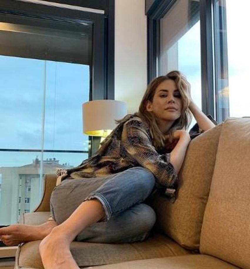 Aynur Aydın'ın iç çamaşırlı aşk pozu olay yarattı!