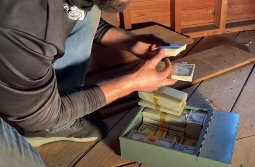 Mezarlıkta sekiz kavanoz içinde hazine buldular! Kayıp Altın Şehir...