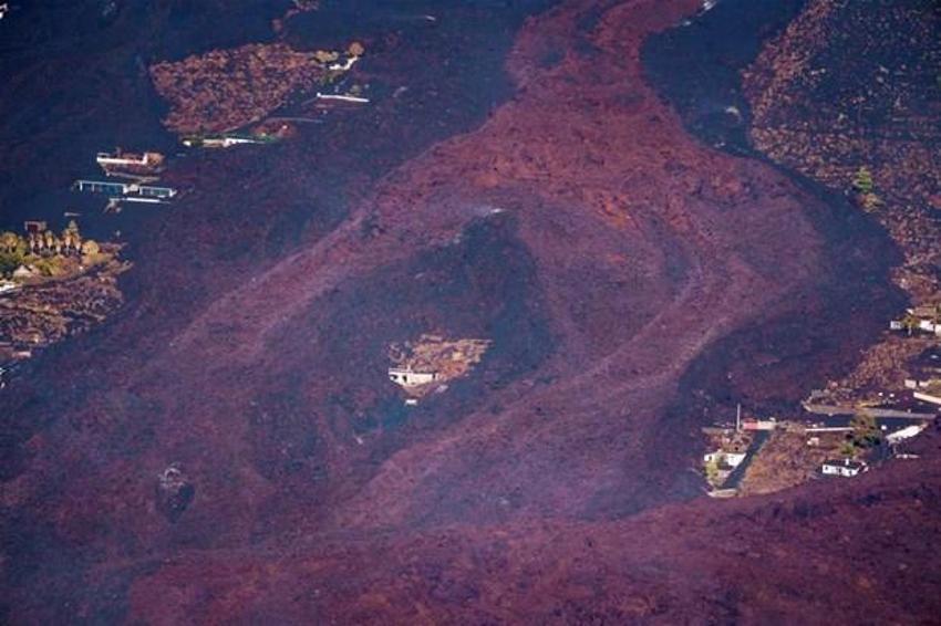 Cumbre Vieja yanardağı Kanarya Adaları'nı cehenneme çevirdi! Dünya 'mucize ev'i konuşuyor: Etrafındaki her şey yok oldu ama...