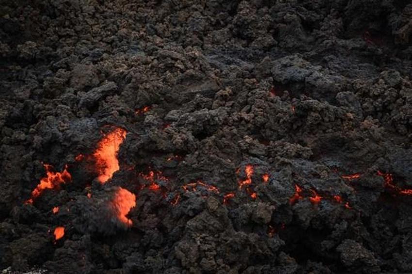 Cumbre Vieja yanardağı Kanarya Adaları'nı cehenneme çevirdi! Dünya 'mucize ev'i konuşuyor: Etrafındaki her şey yok oldu ama...