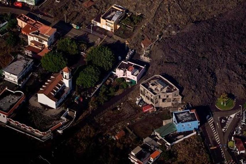 Cumbre Vieja yanardağı Kanarya Adaları'nı cehenneme çevirdi! Dünya 'mucize ev'i konuşuyor: Etrafındaki her şey yok oldu ama...