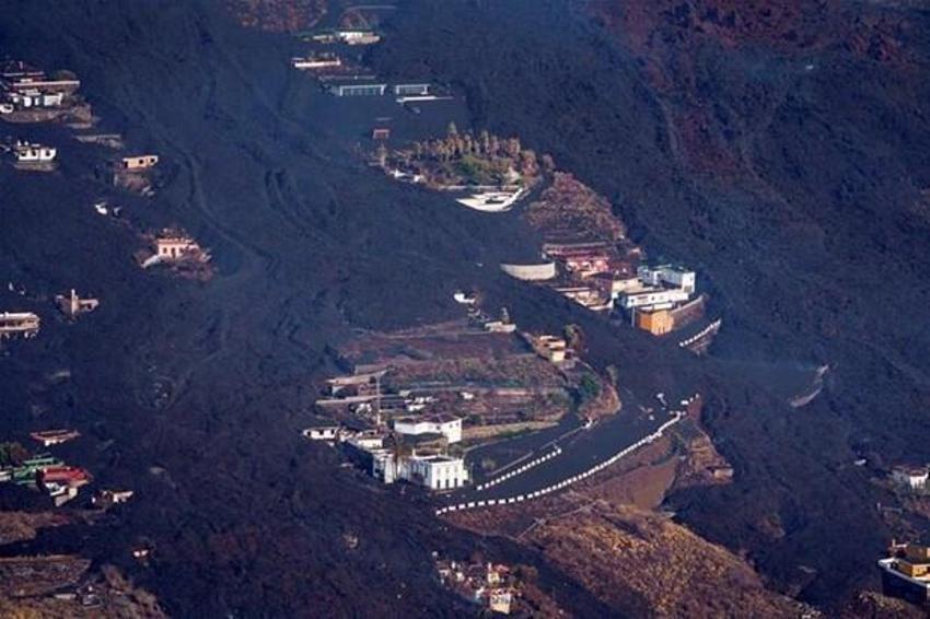 Cumbre Vieja yanardağı Kanarya Adaları'nı cehenneme çevirdi! Dünya 'mucize ev'i konuşuyor: Etrafındaki her şey yok oldu ama...