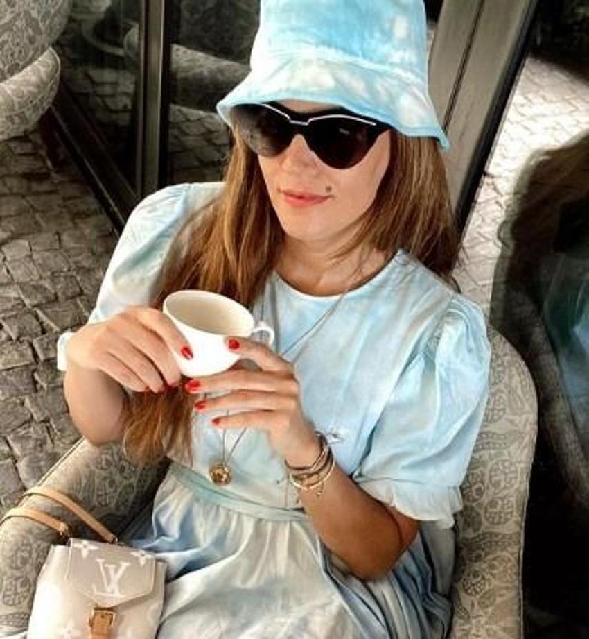 Tülin Şahin bikinili pozunu paylaştı: Eylül nihayet tatil