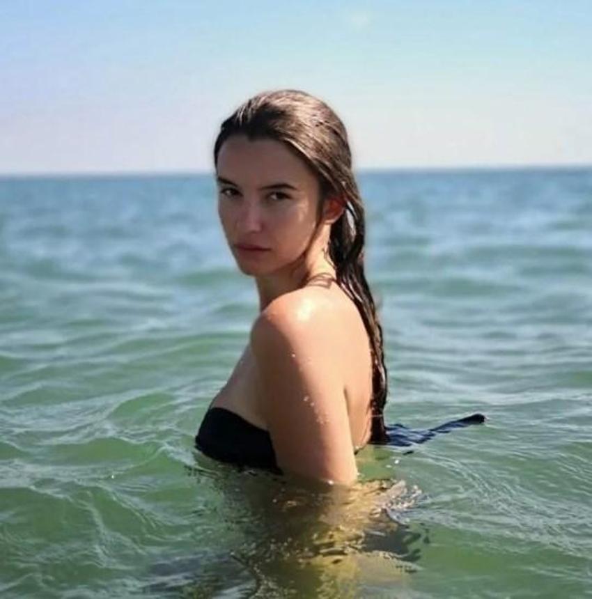Leyla Lydia Tuğutlu bikinili pozlarıyla Instagram'ı sallıyor!