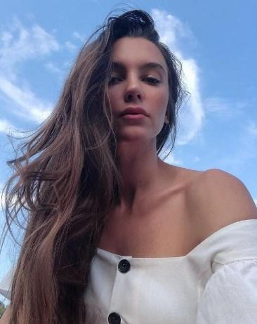 Leyla Lydia Tuğutlu bikinili pozlarıyla Instagram'ı sallıyor!