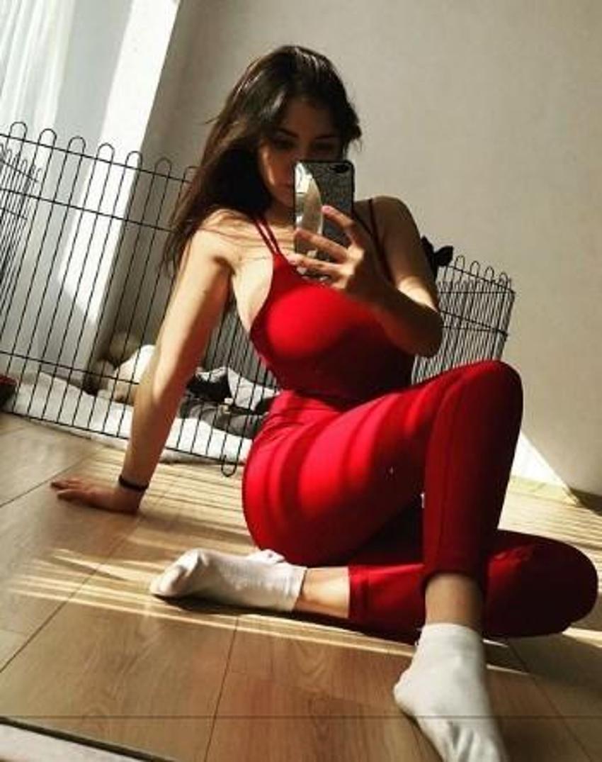 Aygün Aydın jartiyerli pozlarıyla sosyal medyayı salladı!